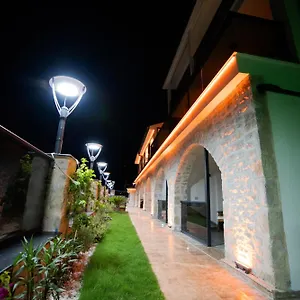 4* Hotel Luxury Boutuiqe